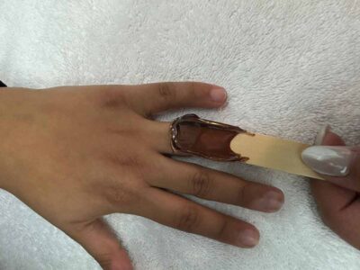 depilacion cera española en guadalajara | mano mujer