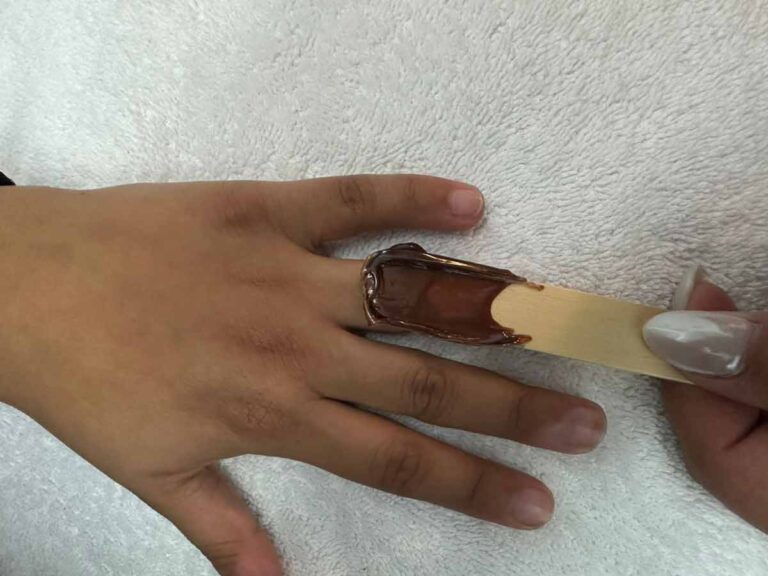 depilacion cera española en guadalajara | mano mujer