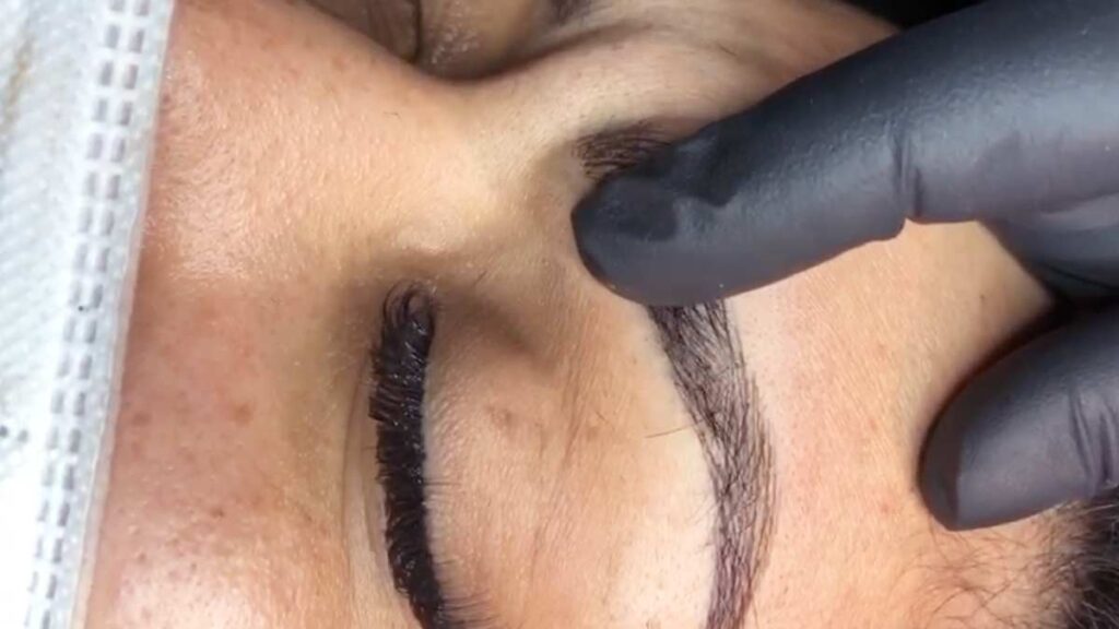 Delineado Permanente de Cejas